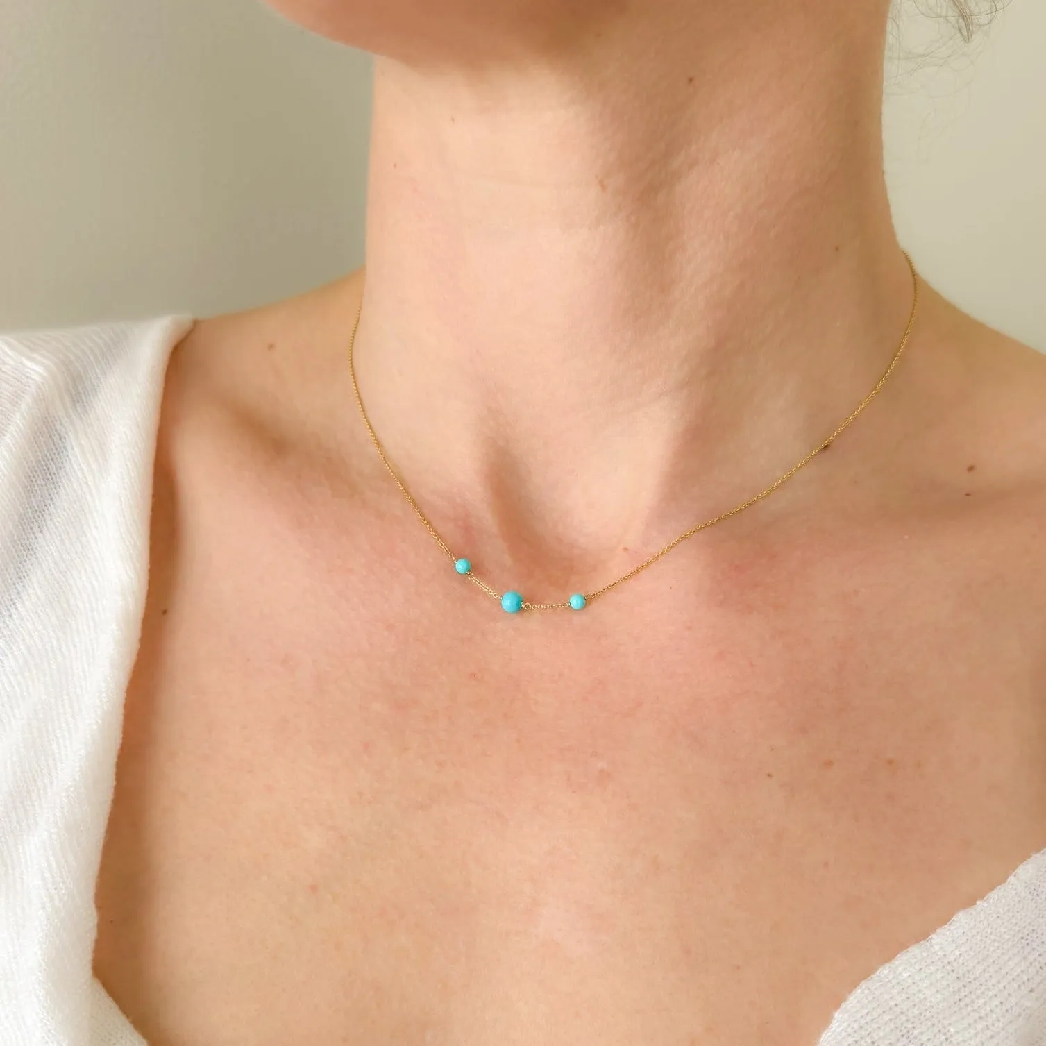 <!--NK998-->petite linear gem necklace